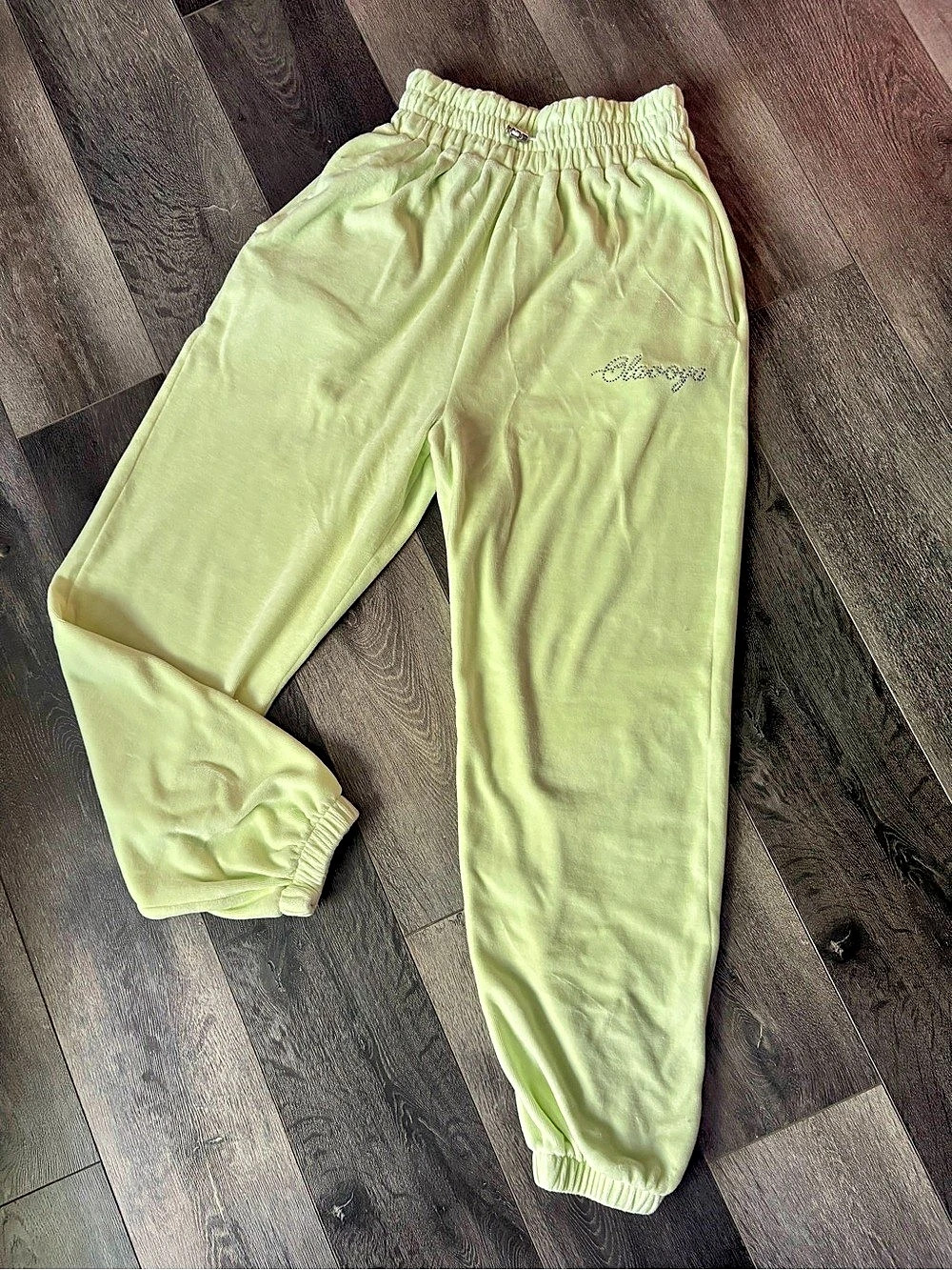 Olavoga  Velour Jogger Pants in Green Like New